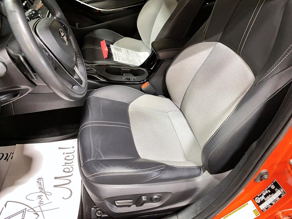 2023 Toyota Corolla Hatchback in Sept-Îles, Quebec - 13 - w1024h768px