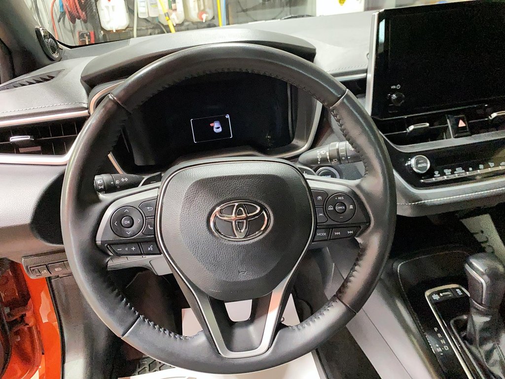 2023 Toyota Corolla Hatchback in Sept-Îles, Quebec - 15 - w1024h768px