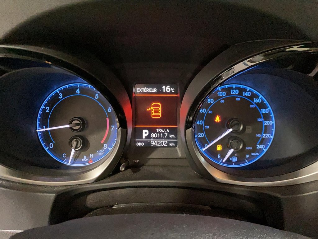 Toyota Corolla  2015 à Jonquière, Québec - 15 - w1024h768px