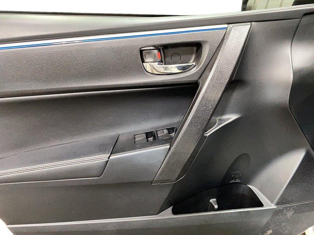 Toyota Corolla  2015 à Jonquière, Québec - 10 - w1024h768px