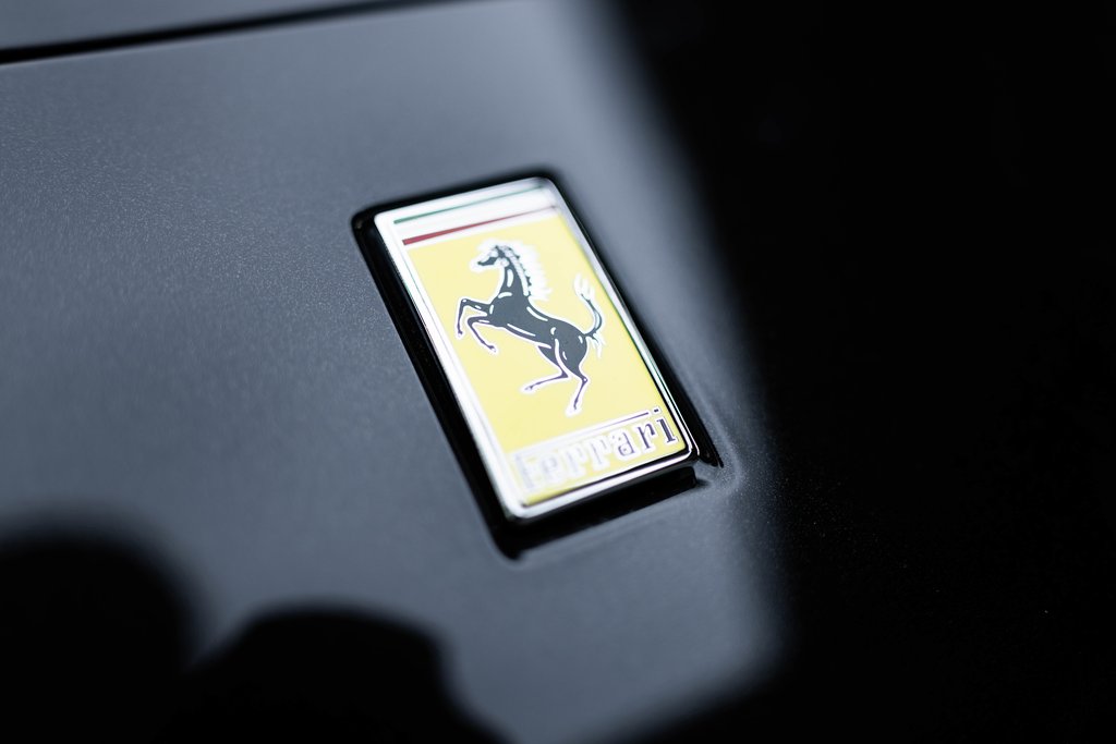 2023 Ferrari Roma Base-2