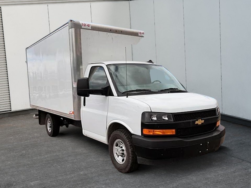 2025 Chevrolet Express Commercial Cutaway in Quebec, Quebec - 3 - w1024h768px