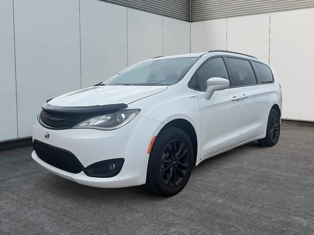 2020 Chrysler Pacifica Launch Edition in Quebec, Quebec - 1 - w1024h768px