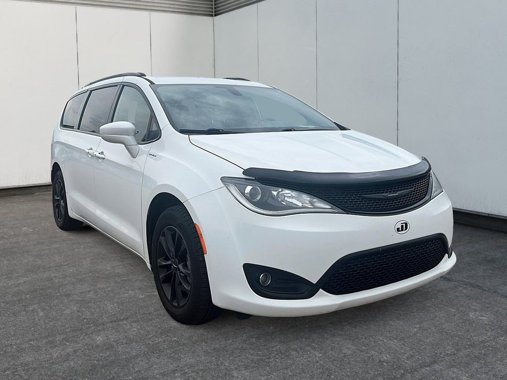 2020 Chrysler Pacifica Launch Edition in Quebec, Quebec - 8 - w1024h768px