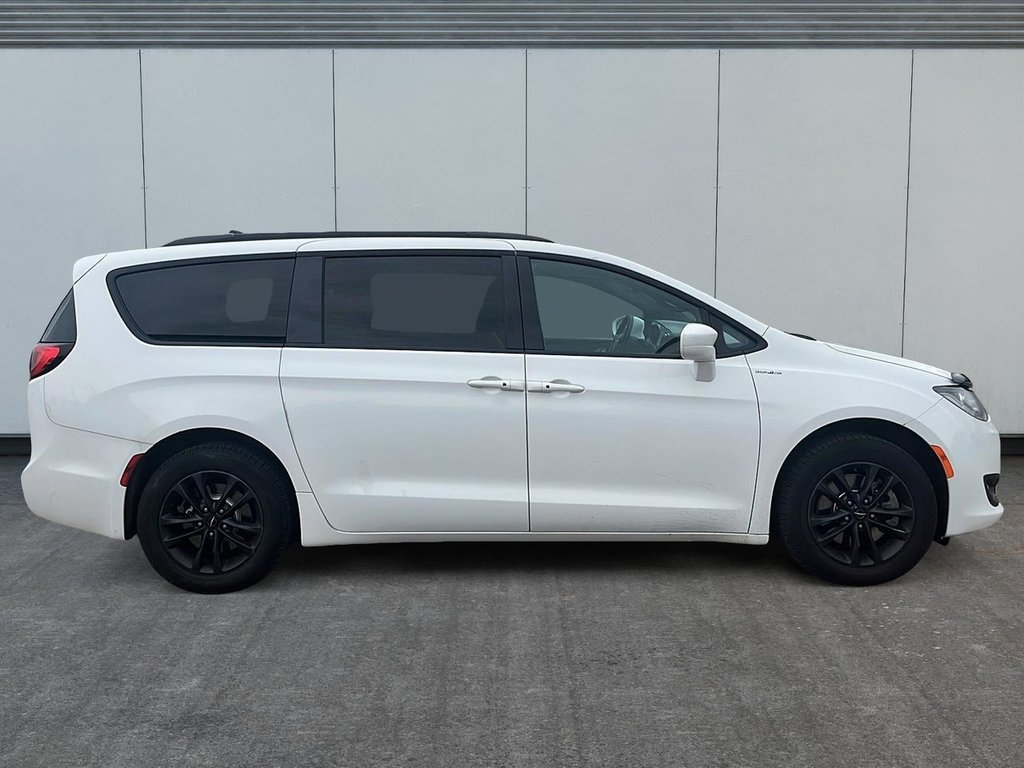 2020 Chrysler Pacifica Launch Edition in Quebec, Quebec - 9 - w1024h768px
