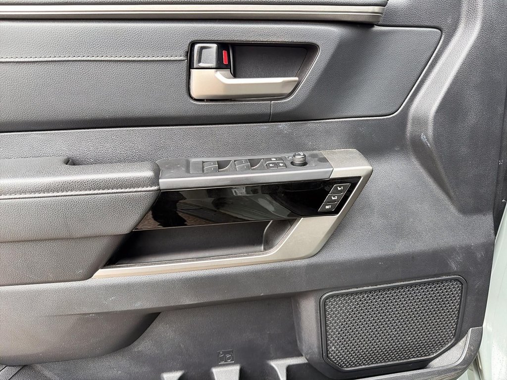 Toyota Tundra Limited Hybrid 2023 à Québec, Québec - 12 - w1024h768px