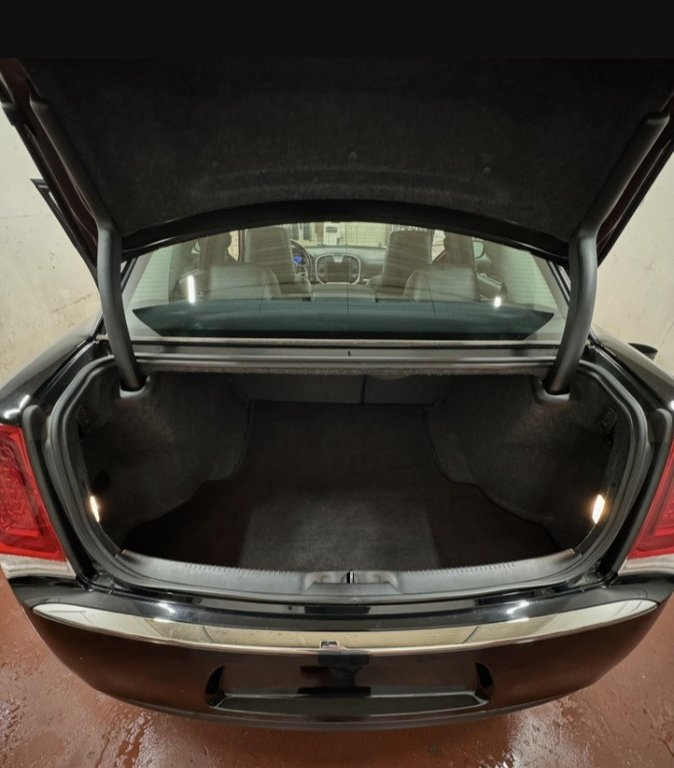 2019 Chrysler 300 Limited in Montague, Prince Edward Island - 16 - w1024h768px