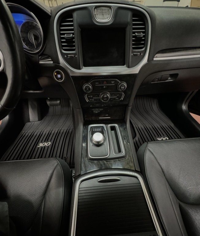 2019 Chrysler 300 Limited in Montague, Prince Edward Island - 12 - w1024h768px