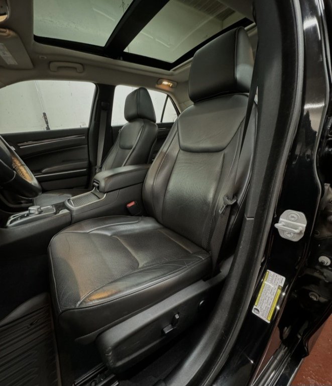 2019 Chrysler 300 Limited in Montague, Prince Edward Island - 10 - w1024h768px