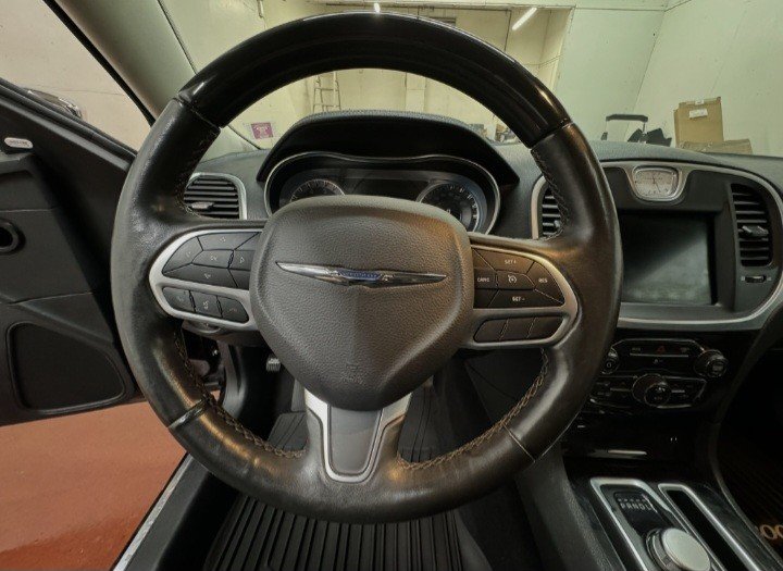 2019 Chrysler 300 Limited in Montague, Prince Edward Island - 11 - w1024h768px