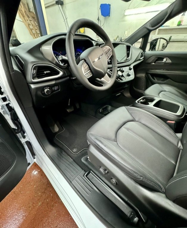 2026 Chrysler Grand Caravan SXT in Montague, Prince Edward Island - 9 - w1024h768px