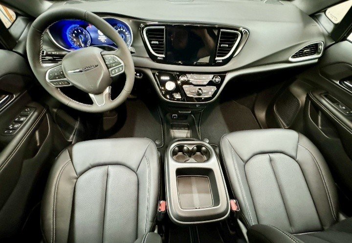 2026 Chrysler Grand Caravan SXT in Montague, Prince Edward Island - 12 - w1024h768px