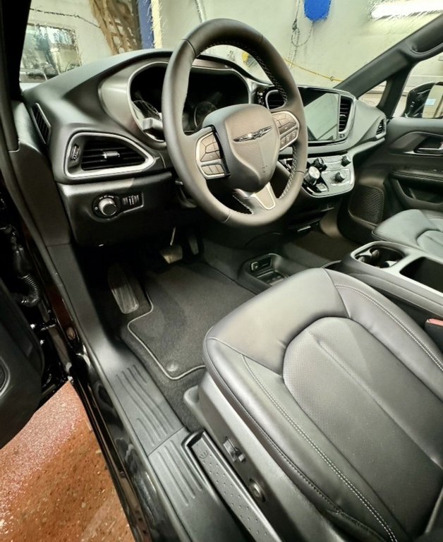 2026 Chrysler Grand Caravan SXT in Montague, Prince Edward Island - 10 - w1024h768px