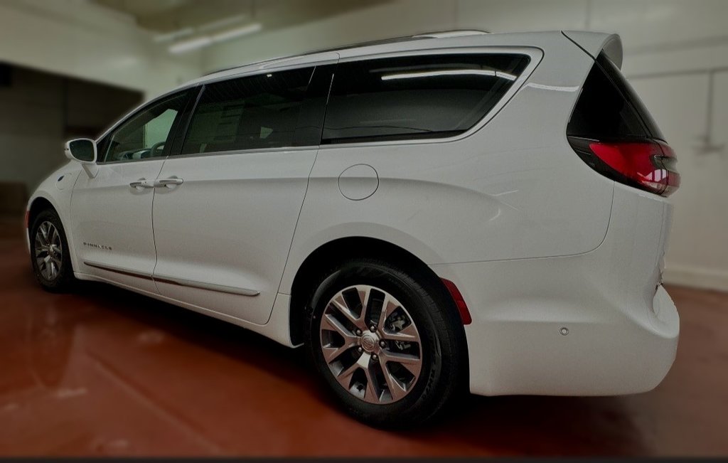 2024  PACIFICA PLUG-IN HYBRID PINNACLE in Montague, Prince Edward Island - 4 - w1024h768px