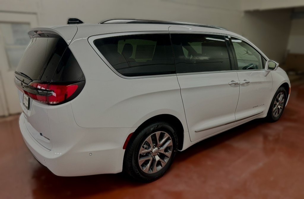 2024  PACIFICA PLUG-IN HYBRID PINNACLE in Montague, Prince Edward Island - 2 - w1024h768px