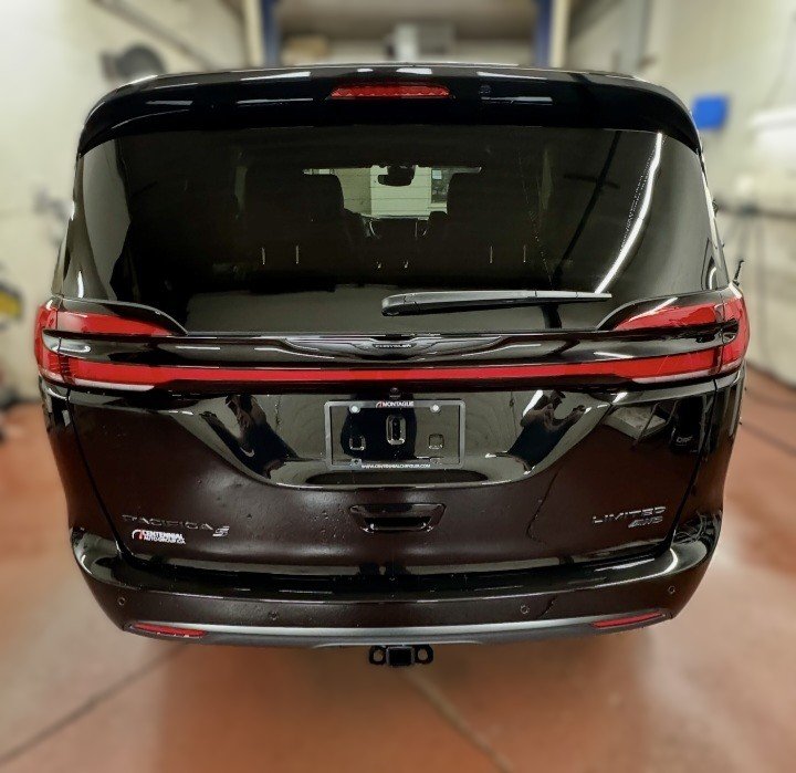 2026 Chrysler PACIFICA LIMITED AWD in Montague, Prince Edward Island - 3 - w1024h768px