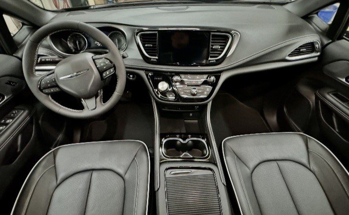 2026 Chrysler PACIFICA LIMITED AWD in Montague, Prince Edward Island - 12 - w1024h768px