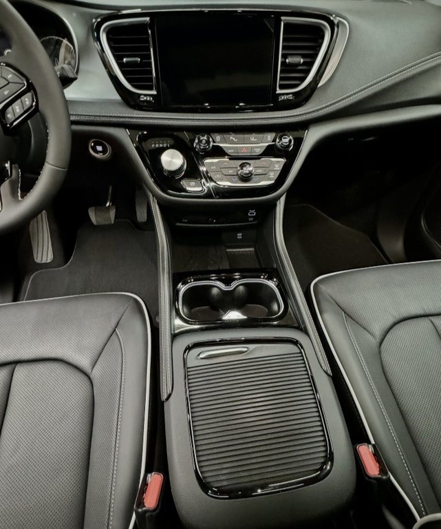 2026 Chrysler PACIFICA LIMITED AWD in Montague, Prince Edward Island - 11 - w1024h768px