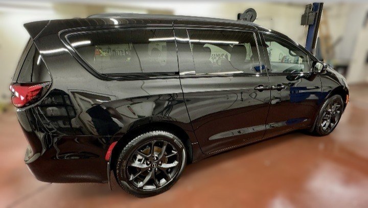 2026 Chrysler PACIFICA LIMITED AWD in Montague, Prince Edward Island - 2 - w1024h768px