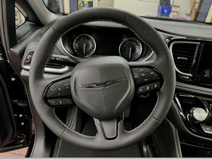 2026 Chrysler PACIFICA LIMITED AWD in Montague, Prince Edward Island - 17 - w1024h768px