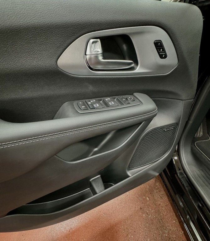 2026 Chrysler PACIFICA LIMITED AWD in Montague, Prince Edward Island - 8 - w1024h768px