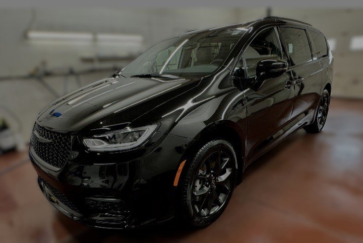 2026 Chrysler PACIFICA LIMITED AWD in Montague, Prince Edward Island - 5 - w1024h768px