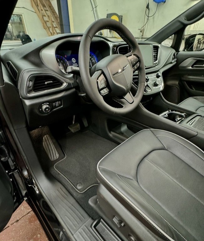 2026 Chrysler PACIFICA LIMITED AWD in Montague, Prince Edward Island - 9 - w1024h768px