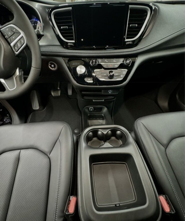 2026 Chrysler Pacifica SELECT in Montague, Prince Edward Island - 12 - w1024h768px