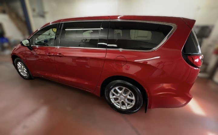 2026 Chrysler Pacifica SELECT in Montague, Prince Edward Island - 4 - w1024h768px