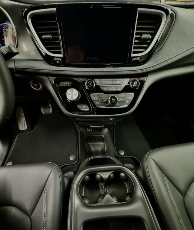 2026 Chrysler Pacifica SELECT in Montague, Prince Edward Island - 12 - w1024h768px