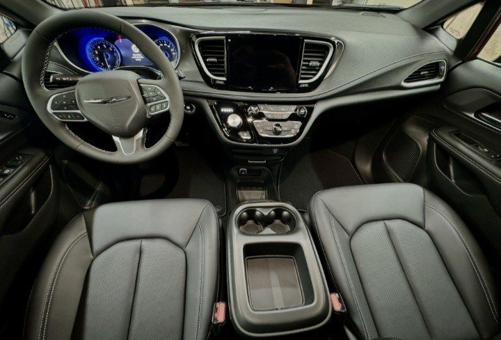 2026 Chrysler Pacifica SELECT in Montague, Prince Edward Island - 13 - w1024h768px
