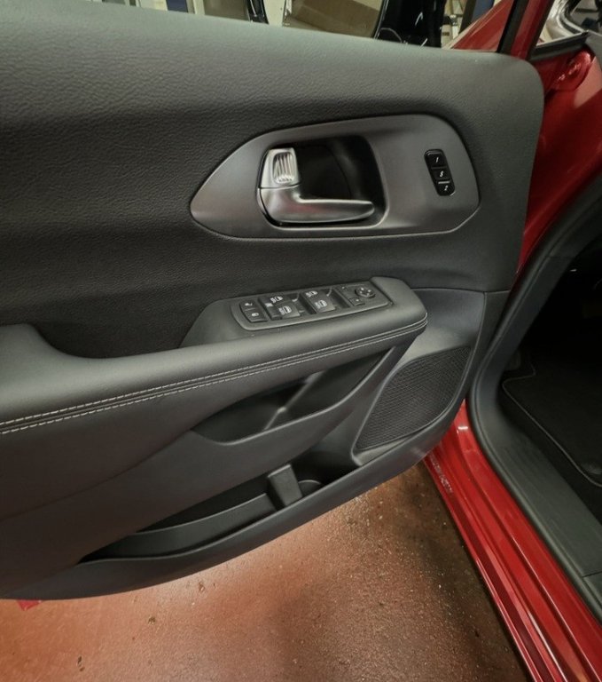 2026 Chrysler Pacifica SELECT in Montague, Prince Edward Island - 8 - w1024h768px