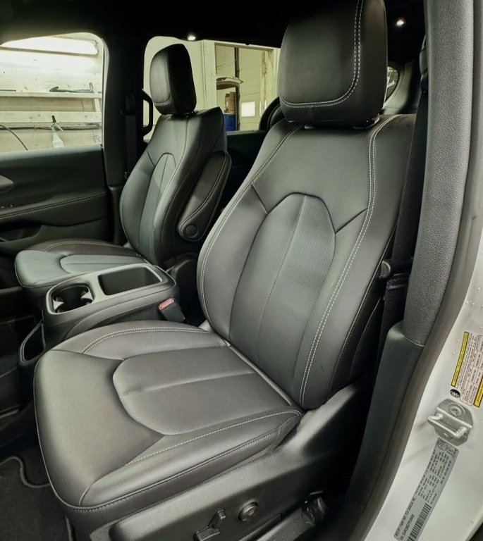 2026 Chrysler PACIFICA SELECT AWD in Montague, Prince Edward Island - 10 - w1024h768px