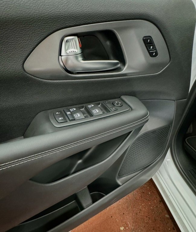 2026 Chrysler PACIFICA SELECT AWD in Montague, Prince Edward Island - 8 - w1024h768px