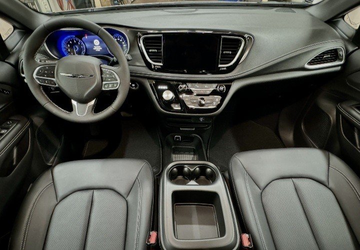 2026 Chrysler PACIFICA SELECT AWD in Montague, Prince Edward Island - 13 - w1024h768px