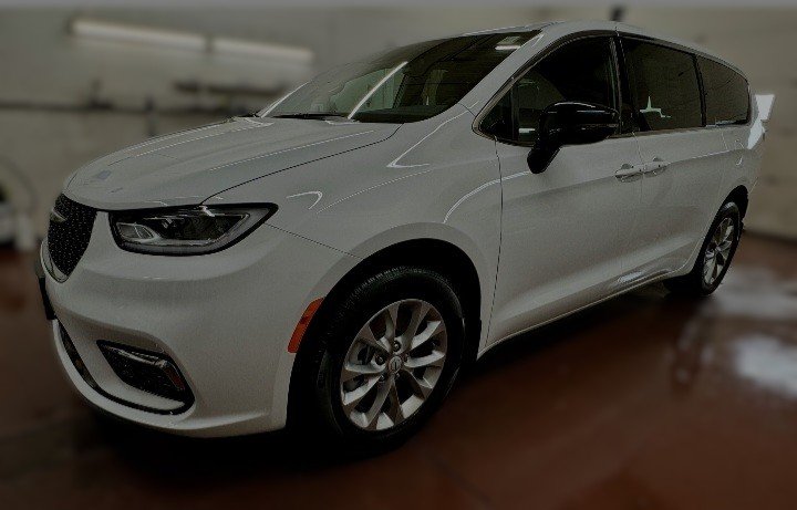 2026 Chrysler PACIFICA SELECT AWD in Montague, Prince Edward Island - 5 - w1024h768px