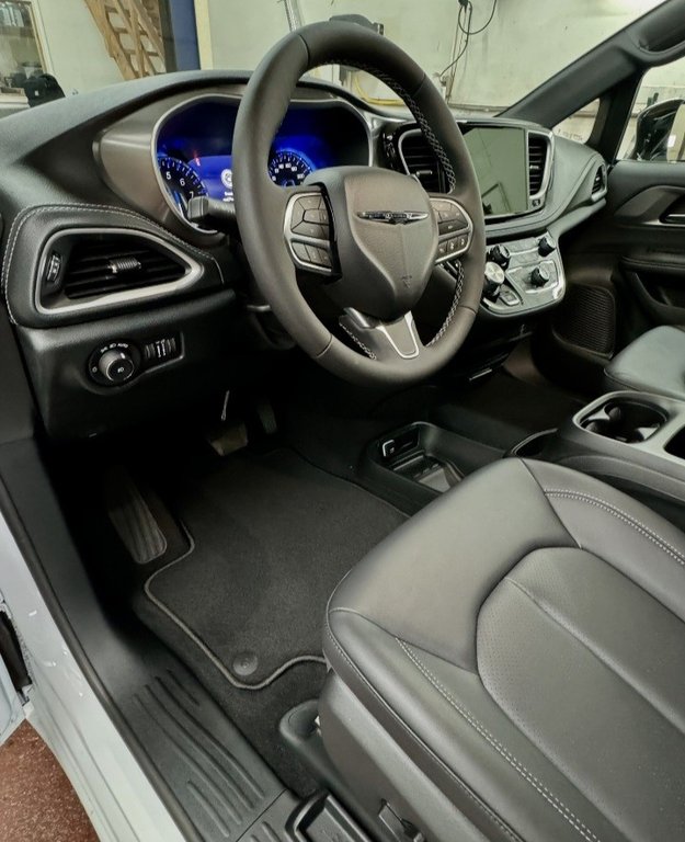 2026 Chrysler PACIFICA SELECT AWD in Montague, Prince Edward Island - 9 - w1024h768px