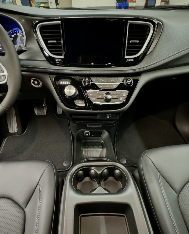 2026 Chrysler PACIFICA SELECT AWD in Montague, Prince Edward Island - 12 - w1024h768px