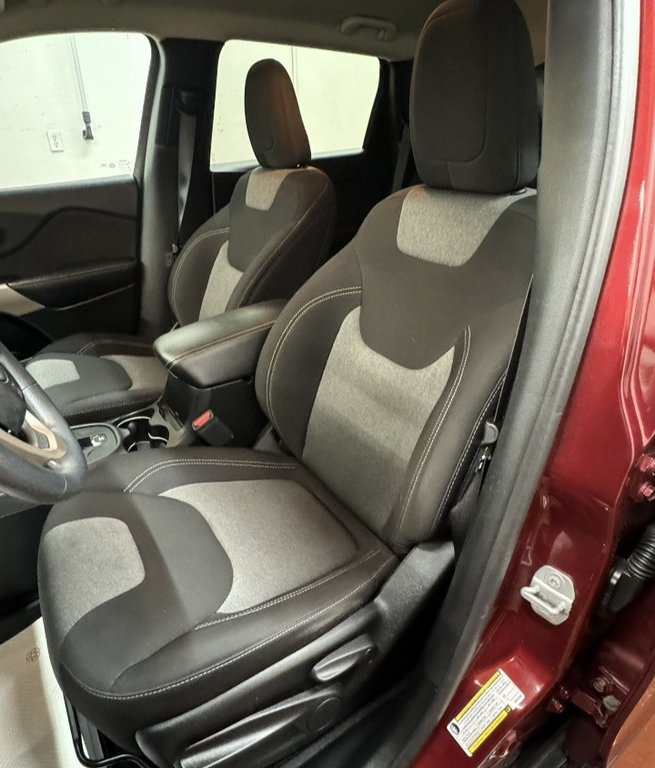 2018 Jeep Cherokee Sport in Montague, Prince Edward Island - 10 - w1024h768px