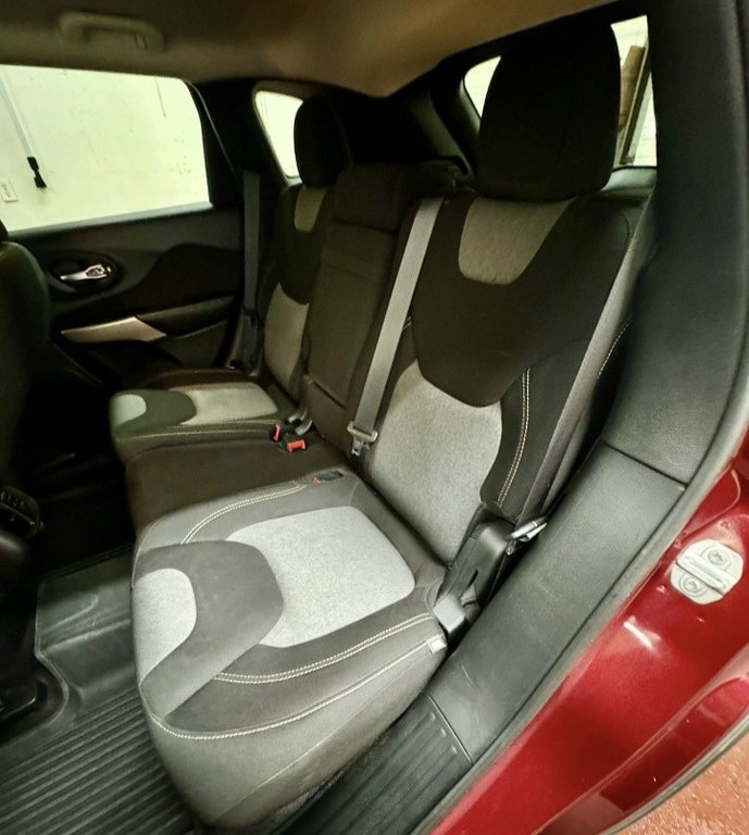 2018 Jeep Cherokee Sport in Montague, Prince Edward Island - 15 - w1024h768px