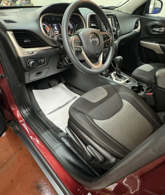 2018 Jeep Cherokee Sport in Montague, Prince Edward Island - 9 - w1024h768px