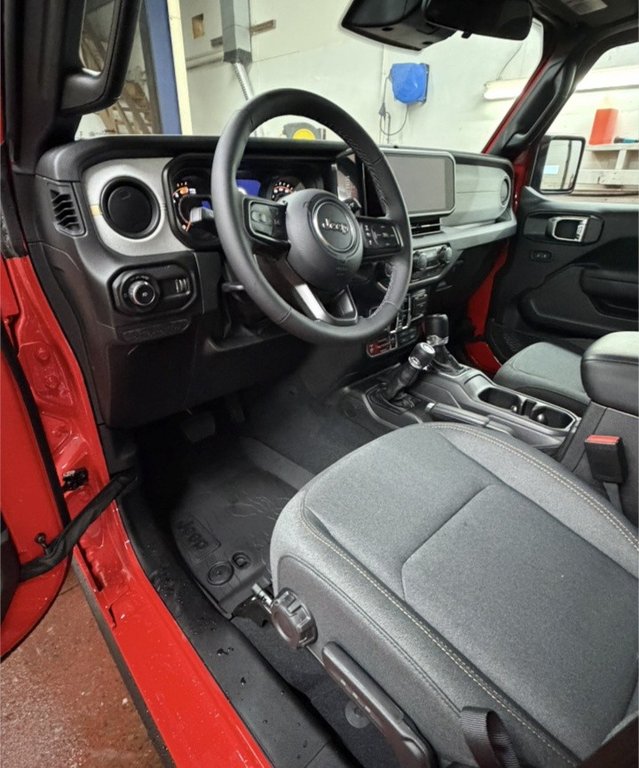 Jeep Wrangler 4-Door WILLYS 2026 à Montague, Île-du-Prince-Édouard - 9 - w1024h768px