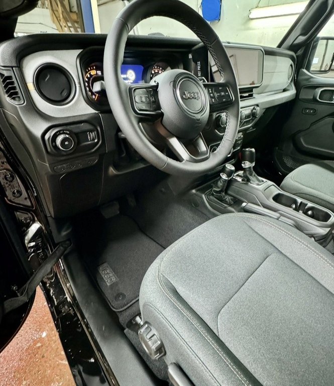 Jeep Wrangler 4-Door SPORT S 2026 à Montague, Île-du-Prince-Édouard - 9 - w1024h768px
