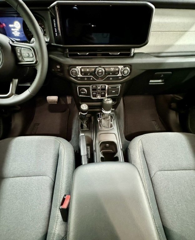 Jeep Wrangler 4-Door SPORT S 2026 à Montague, Île-du-Prince-Édouard - 12 - w1024h768px