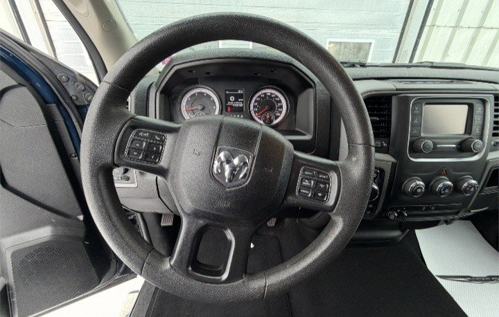 Ram 1500 Classic Tradesman Quad Cab 4x4 2023 à Montague, Île-du-Prince-Édouard - 15 - w1024h768px