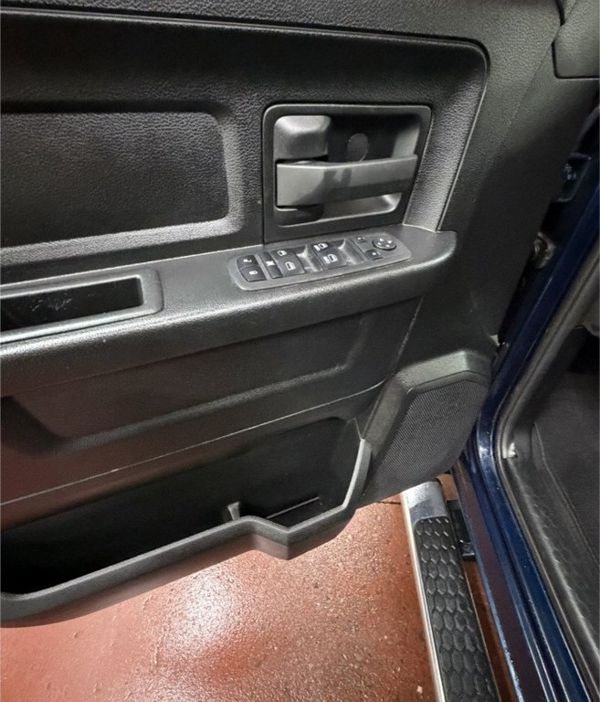 Ram 1500 Classic Tradesman Quad Cab 4x4 2023 à Montague, Île-du-Prince-Édouard - 8 - w1024h768px