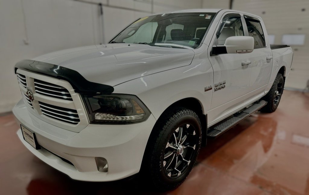 2015  1500 Sport Crew Cab 4x4 in Montague, Prince Edward Island - 5 - w1024h768px