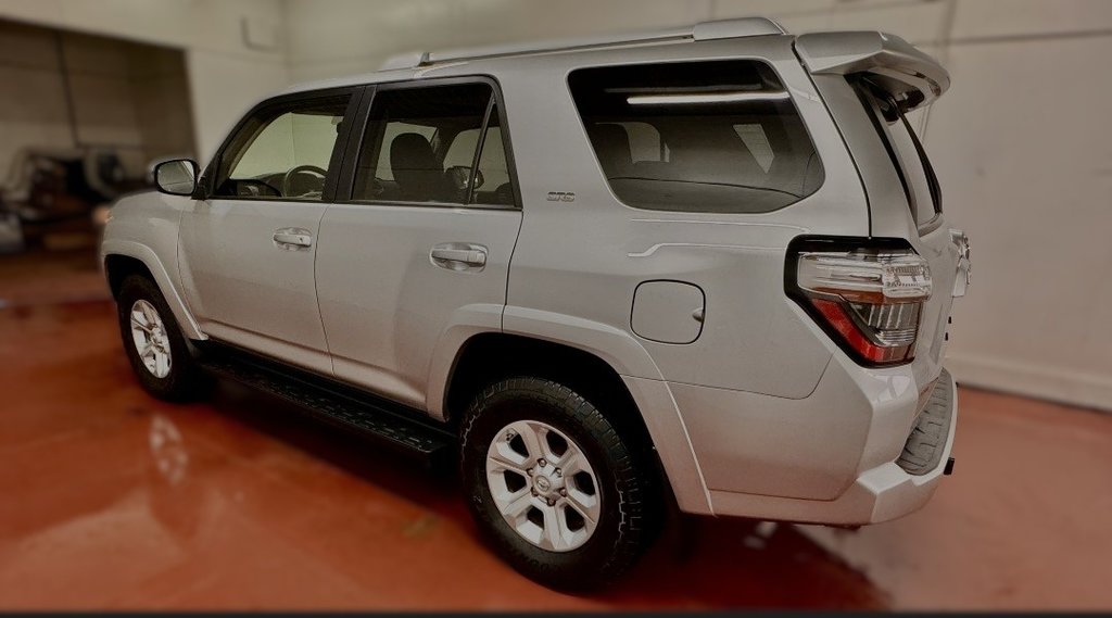 2017  4Runner SR5 4x4 | 7-Passenger in Montague, Prince Edward Island - 4 - w1024h768px