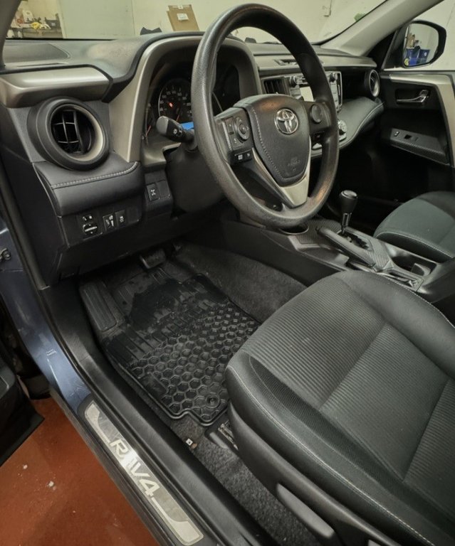 Toyota RAV4 XLE AWD 2014 à Montague, Île-du-Prince-Édouard - 9 - w1024h768px