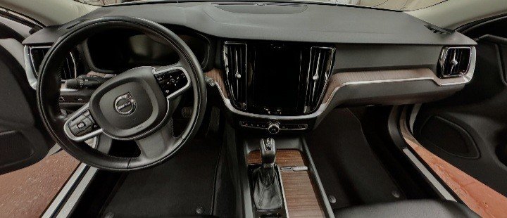 2021 Volvo V60 T6 AWD in Montague, Prince Edward Island - 13 - w1024h768px